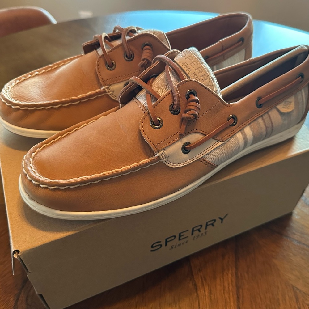 Women’s size 12 Sperry’s, brand new in box w/ no tags